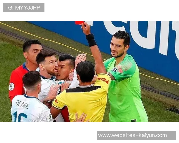 巴西与智利足球赛引发争议球迷对裁判判罚提出质疑