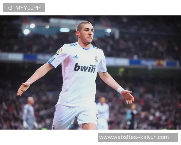 本泽马的传奇之路：从青涩少年到世界足球巨星的辉煌历程